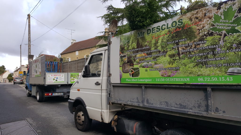 Camion pour débarras des déchets verts
